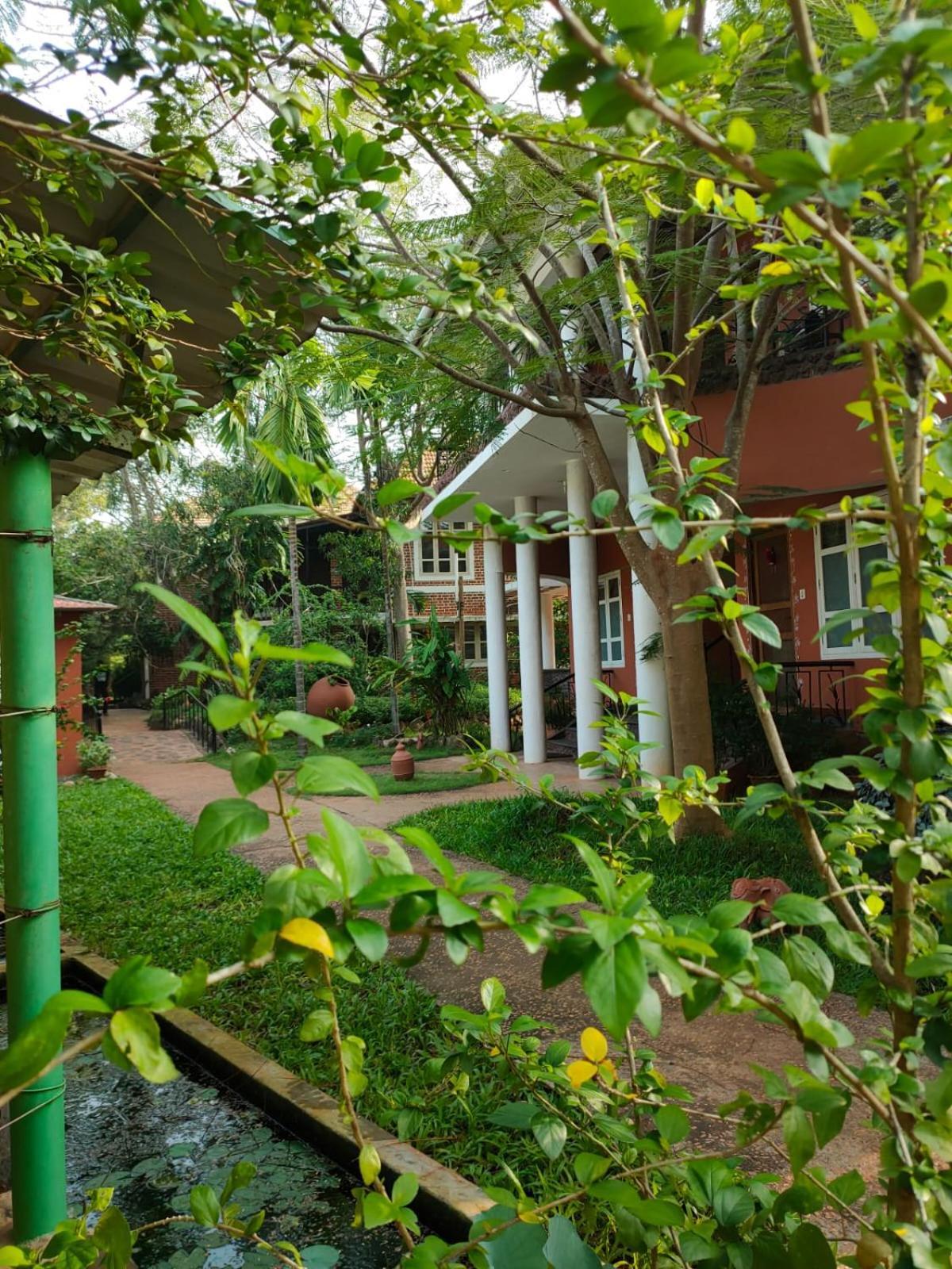 Inn Pondiville Forest Retreat Пудучеррі Екстер'єр фото
